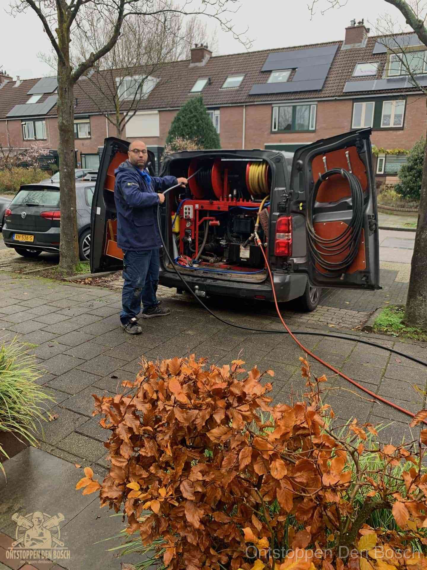 Rioolservice in de wijk in Den Bosch